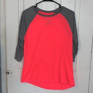 QUARTER SLEEVE TOP